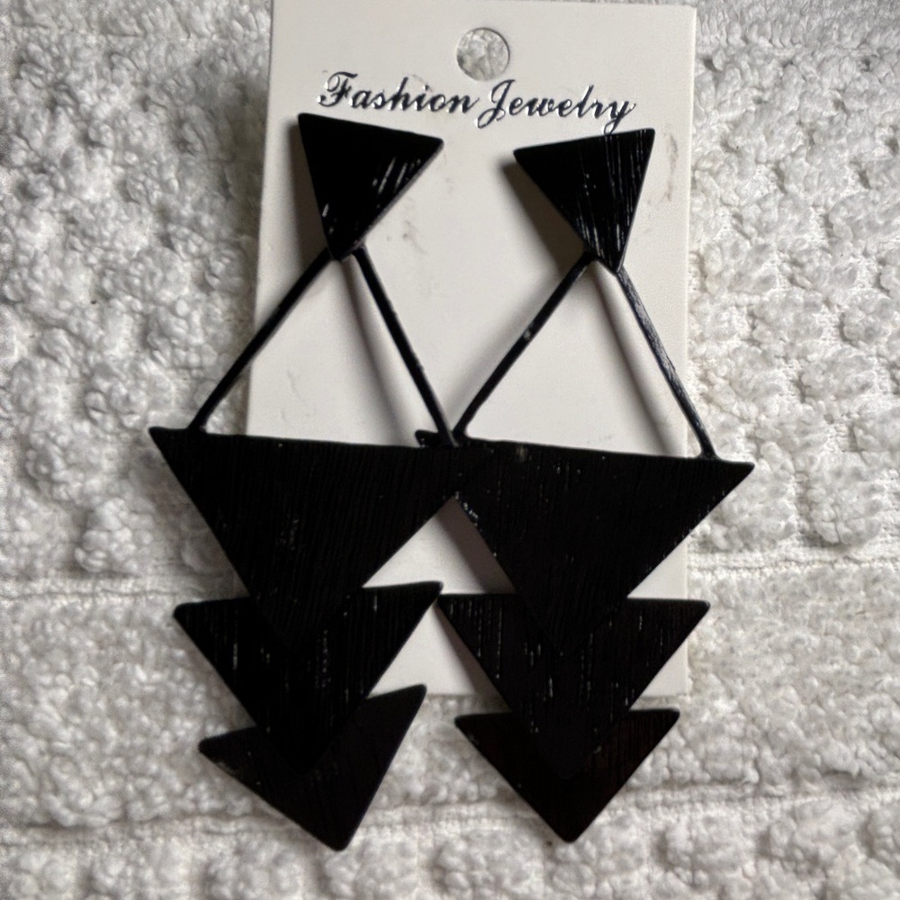 Retro style black triangle earrings